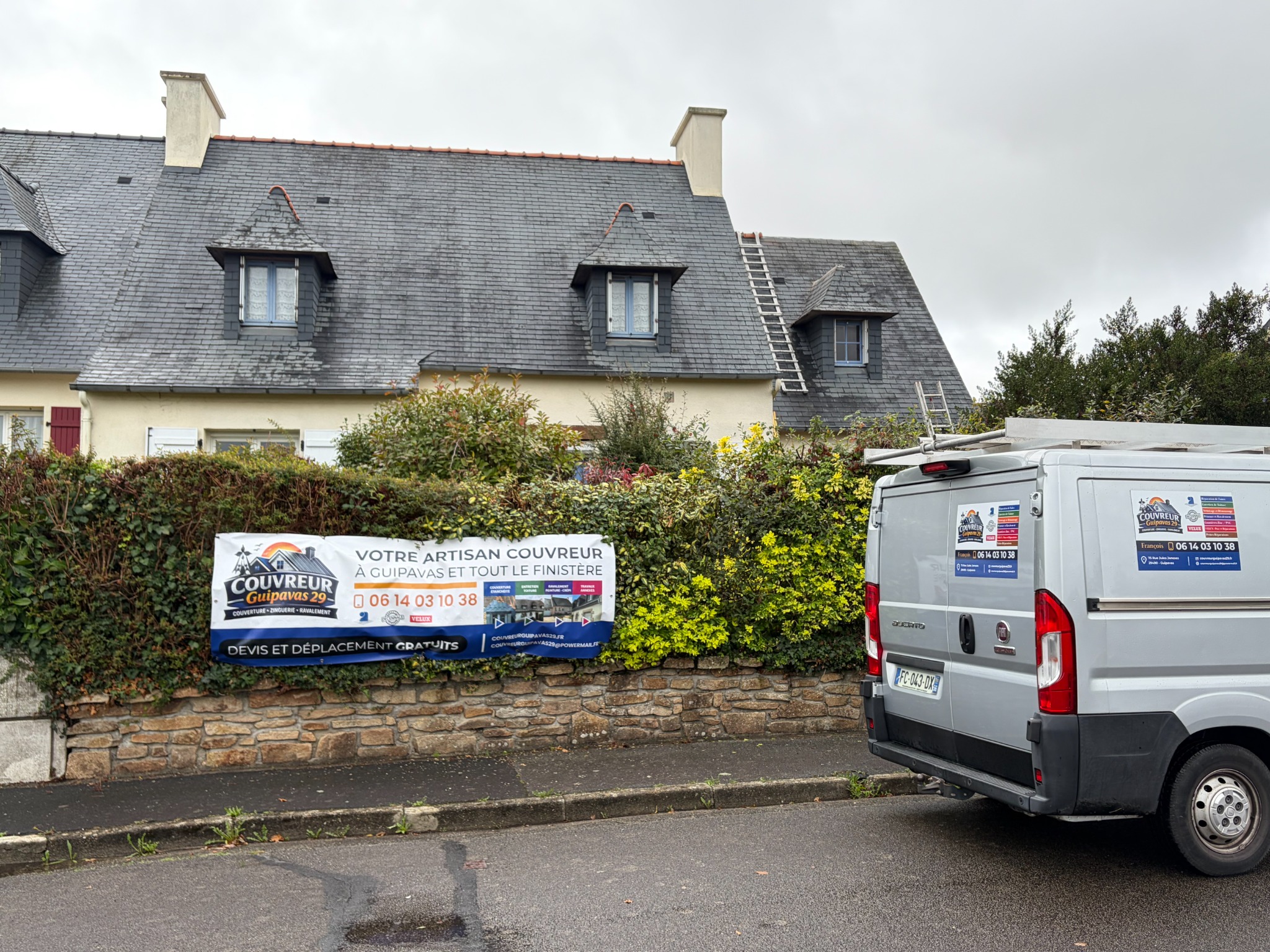 Toiture en ardoises avec lucarnes sur un chantier de Couvreur Guipavas 29
